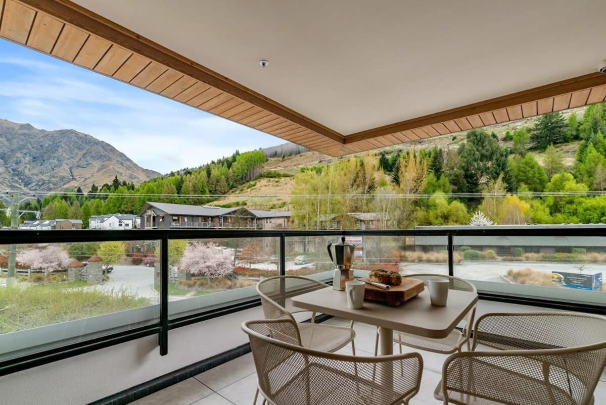 Coronet Base At La Residence Du Parc Κουίνσταουν Εξωτερικό φωτογραφία